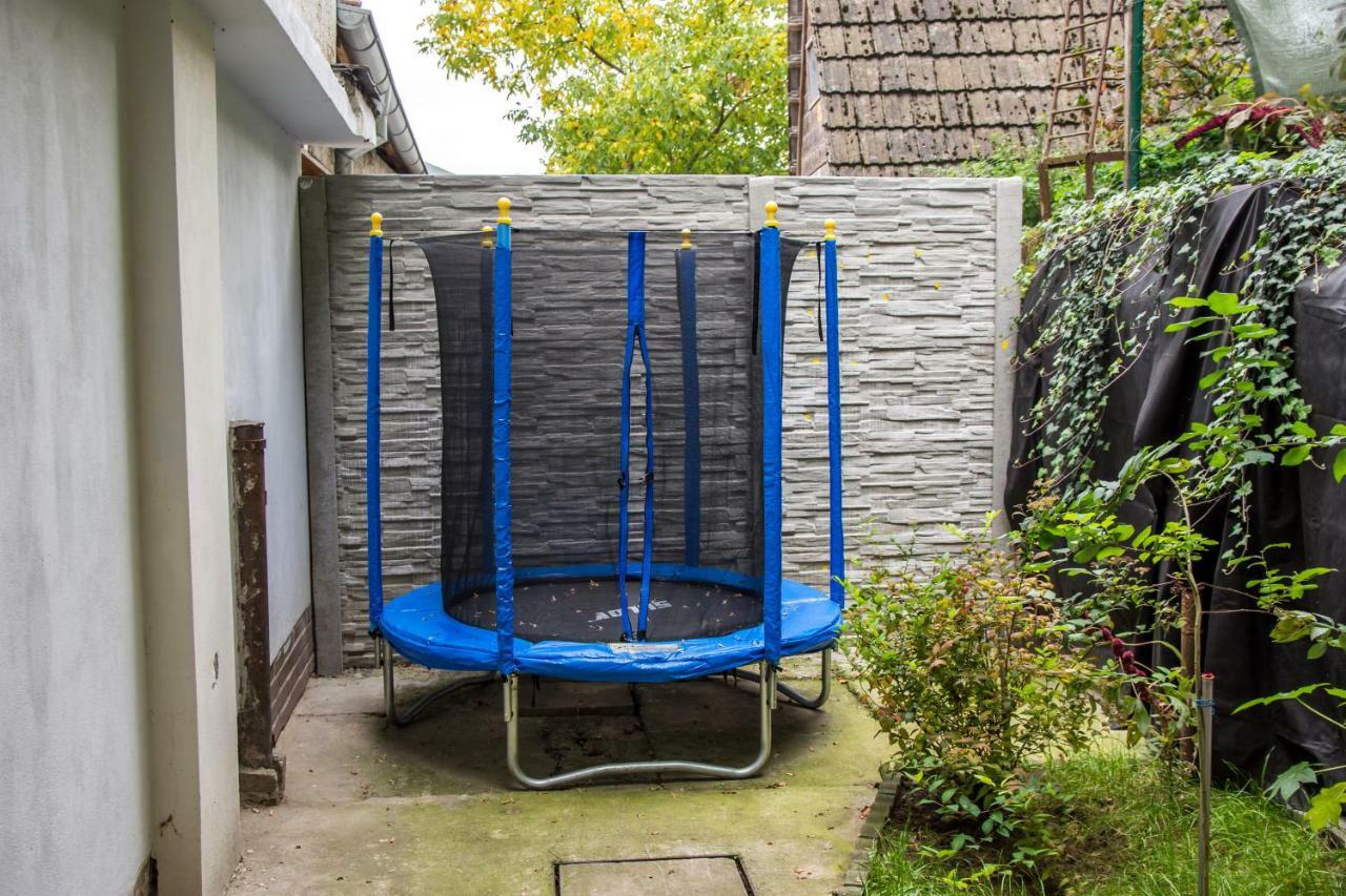 Salas-Dum Pro Spolecnou Dovolenou Az 11 Osob Exterior photo
